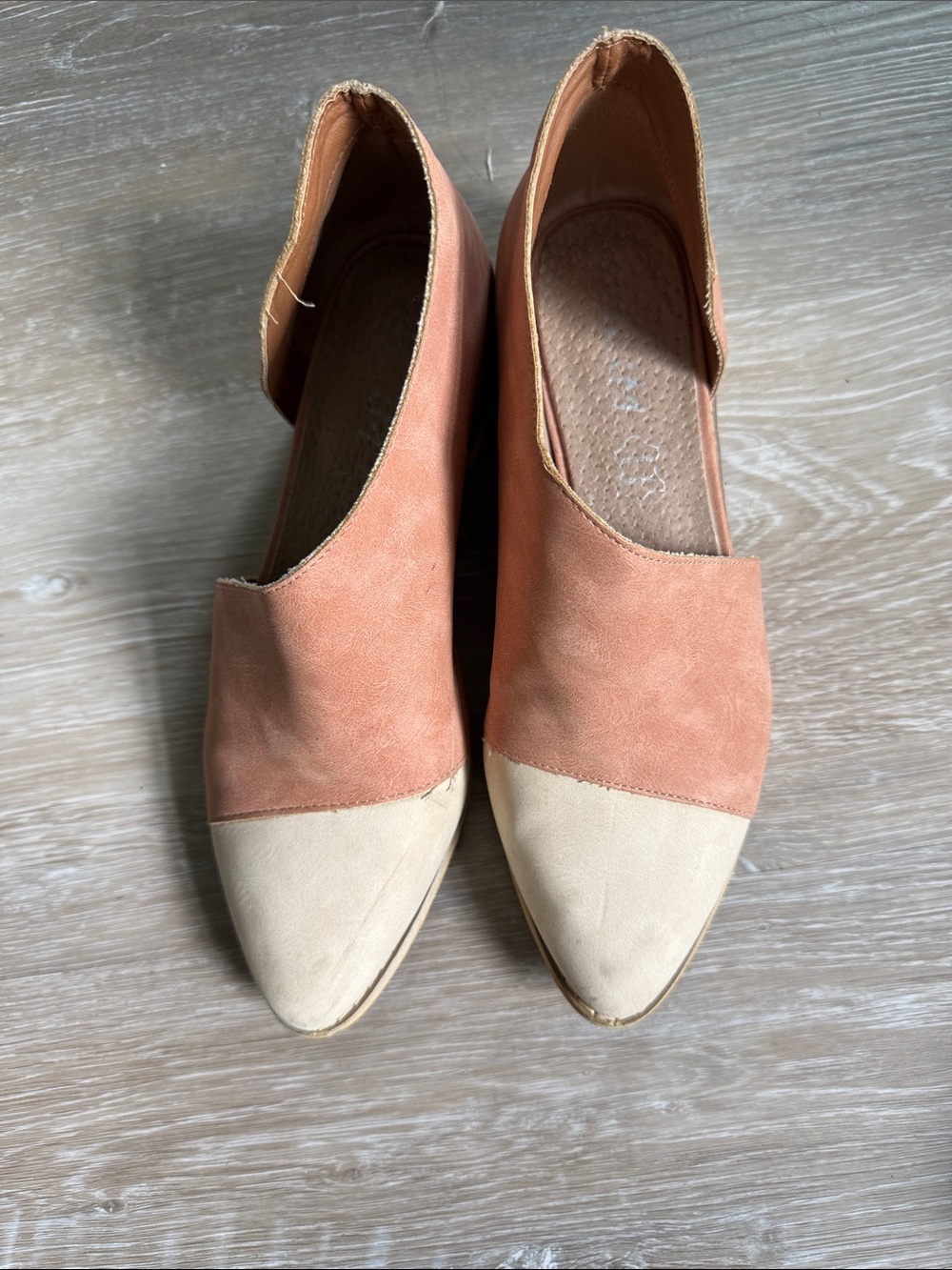 Mi.iM Two-Tone Pointed Toe Flats in Peach and Cream